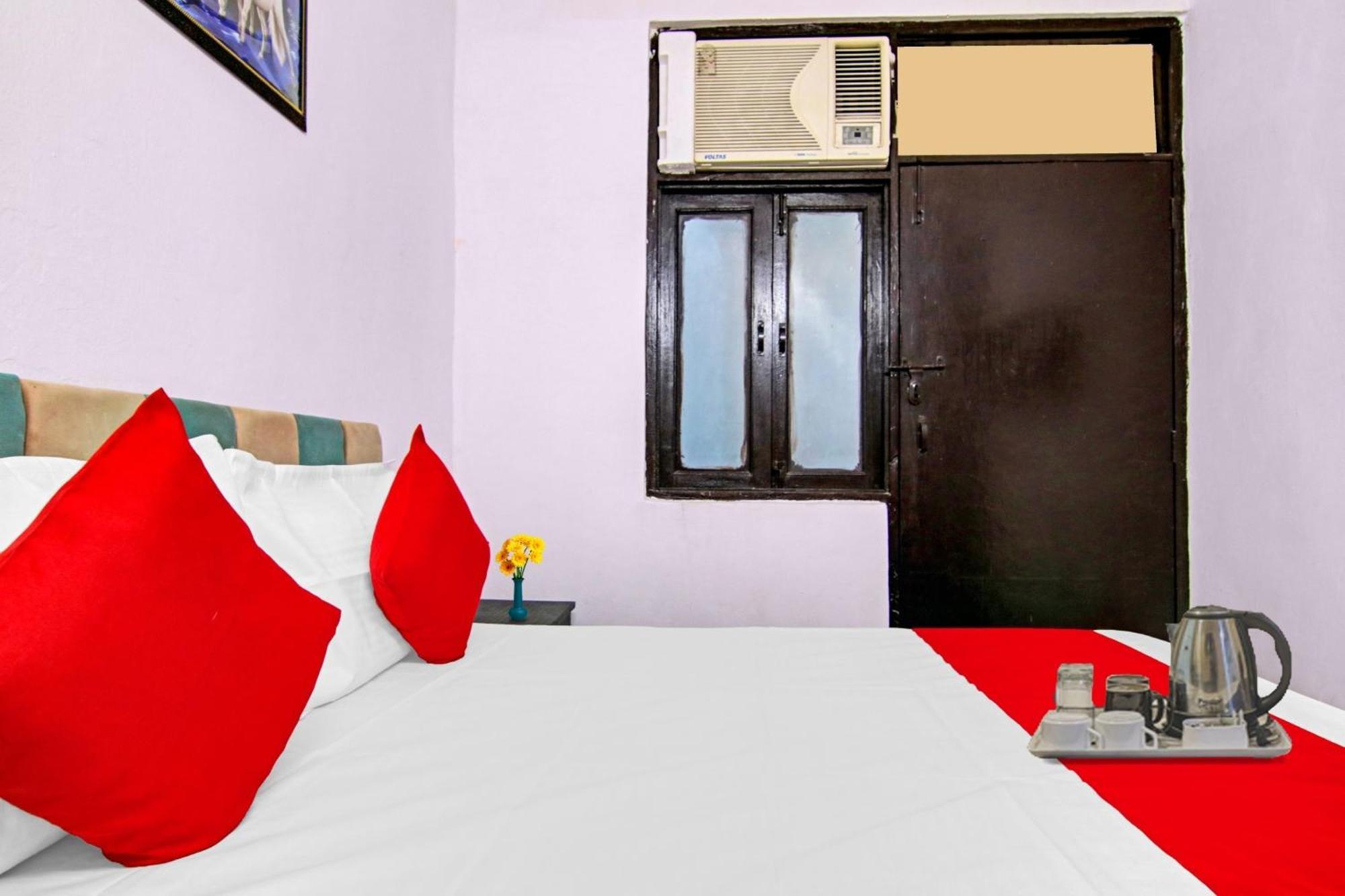 Hotel O Chaudhary Villa New Delhi Bagian luar foto